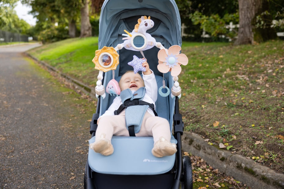 Sunny Stroll Arch Unicorn - TINY LOVE