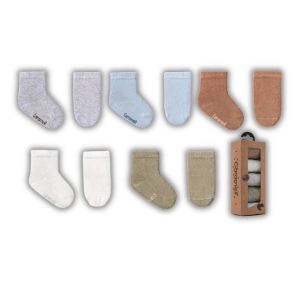 Cinq paires de chaussettes bébé Caramell et leur coffret en carton, vue réduite
