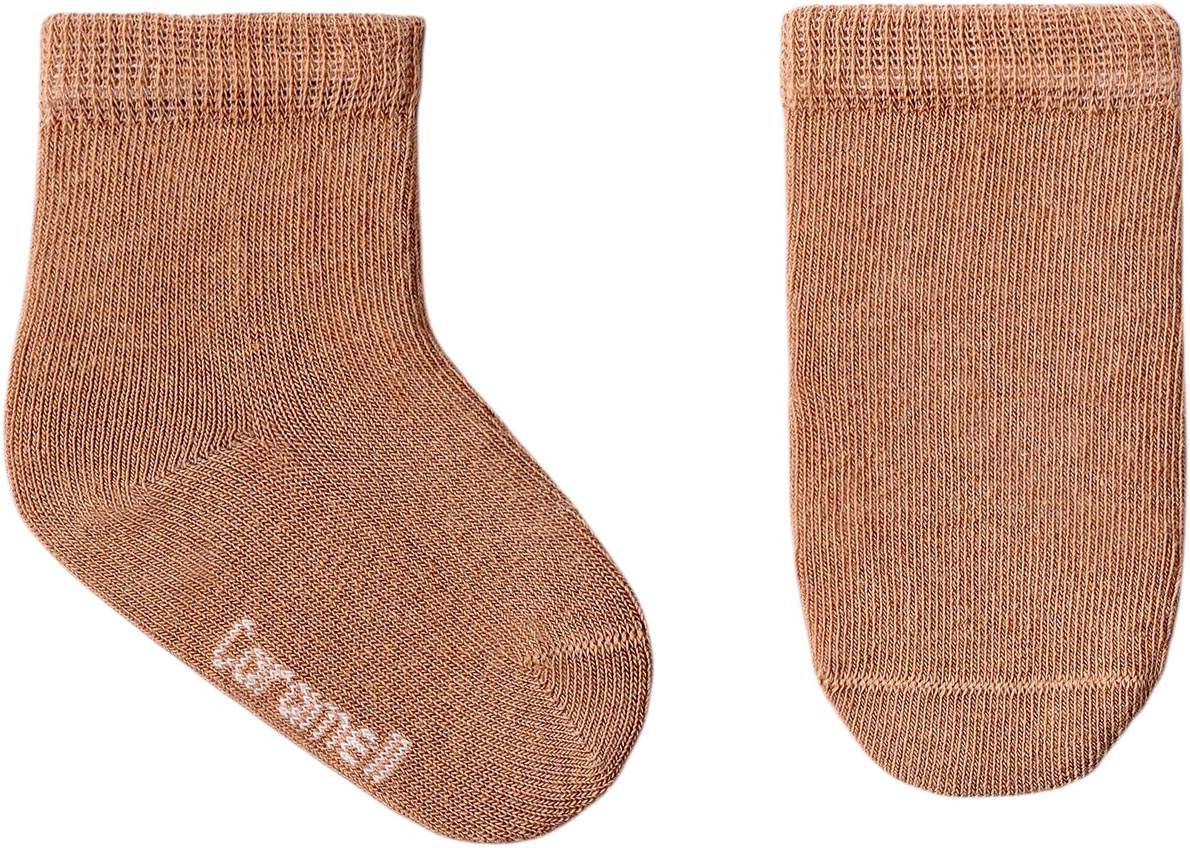 Chaussette bébé Caramell caramel, bord côtelé et logo sous le pied