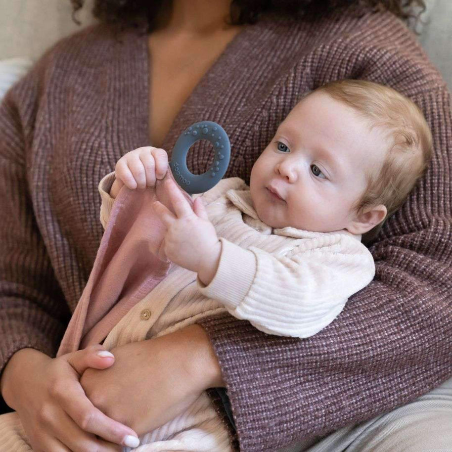 Tablier d'allaitement Mom'N Play Doomoo - Rose - Doomoo - Accessoires d'allaitement pour bébé Maroc -www.babyboss.ma