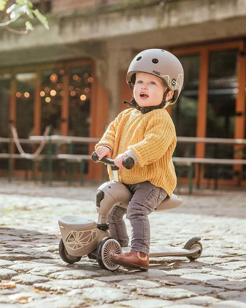 Scoot And Ride Trottinette 2en1 Highwaykick 1 Lifestyle - Brown Lines - Scoot And Ride - Trottinettes Evolutives pour bébé Maroc -www.babyboss.ma