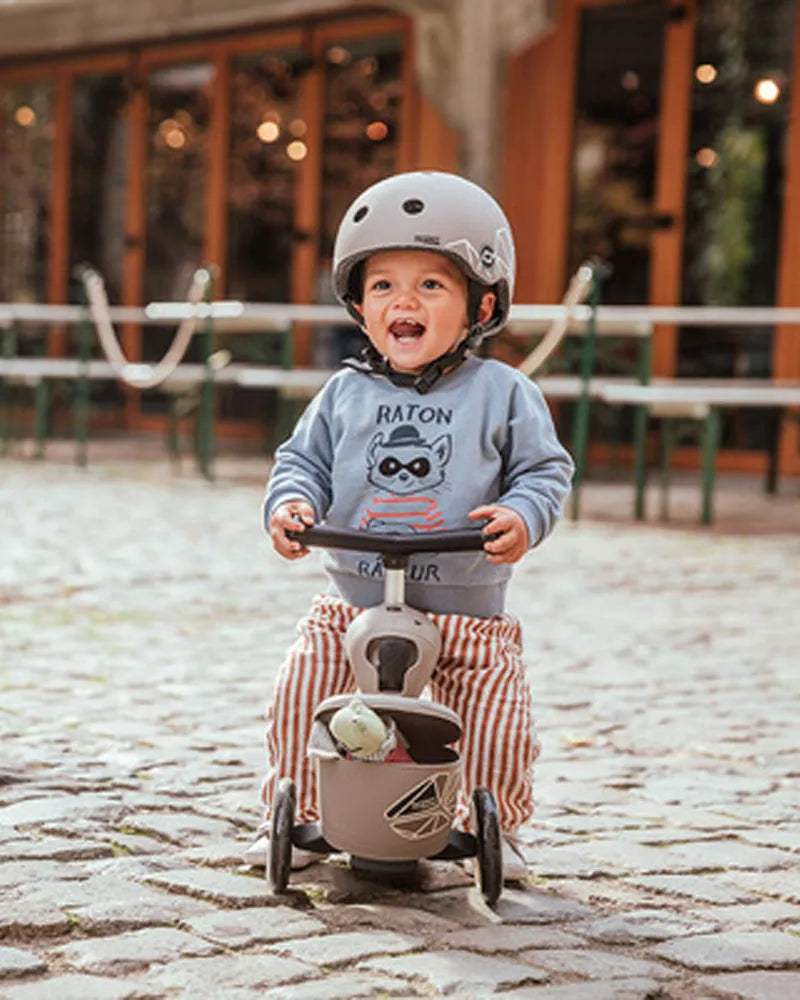 Scoot And Ride Trottinette 2en1 Highwaykick 1 Lifestyle - Brown Lines - Scoot And Ride - Trottinettes Evolutives pour bébé Maroc -www.babyboss.ma