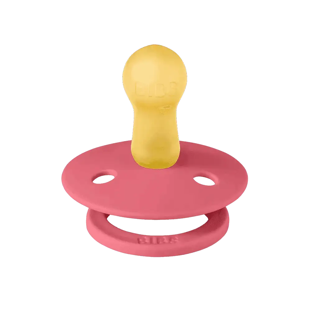 Sucette BIBS Colour Coral vue de profil avec tétine en caoutchouc naturel