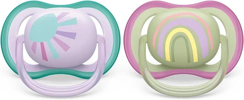 Philips Avent Ultra Air Soother - 2 لهايات أطفال خفيفة وجيدة التهوية للأطفال الذين تتراوح أعمارهم بين 0 إلى 6 أشهر، خالية من مادة BPA ومع حقيبة حمل معقمة (موديل SCF085/58) - موقع BABYBOSS Philips Avent المخصص للأمهات ورعاية الأطفال.