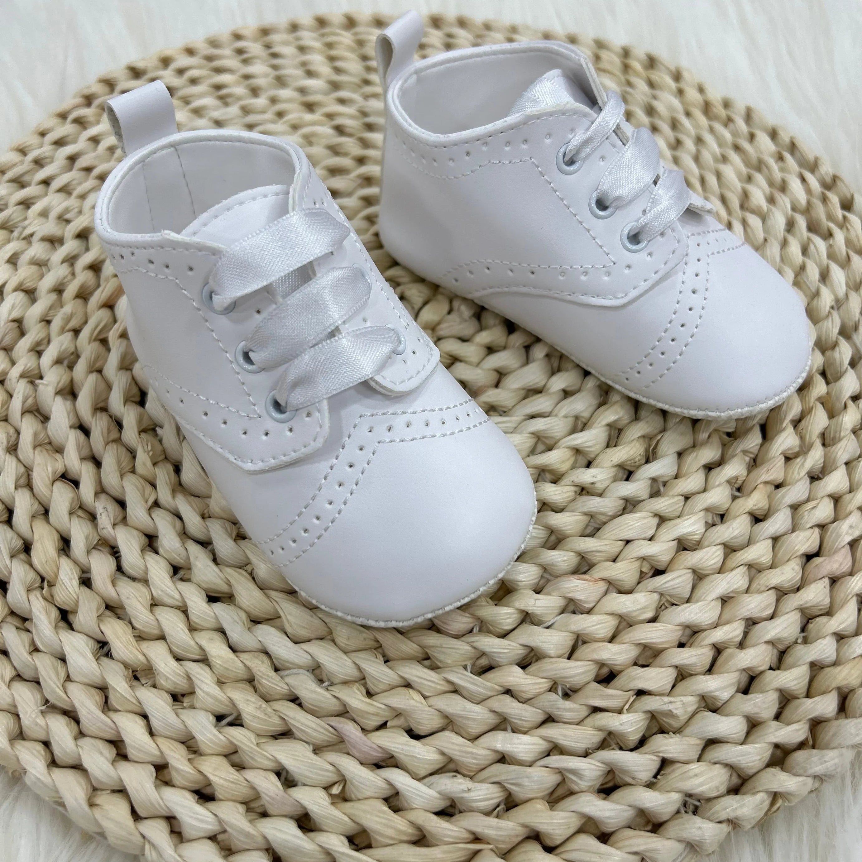 Freesure white baby shoes