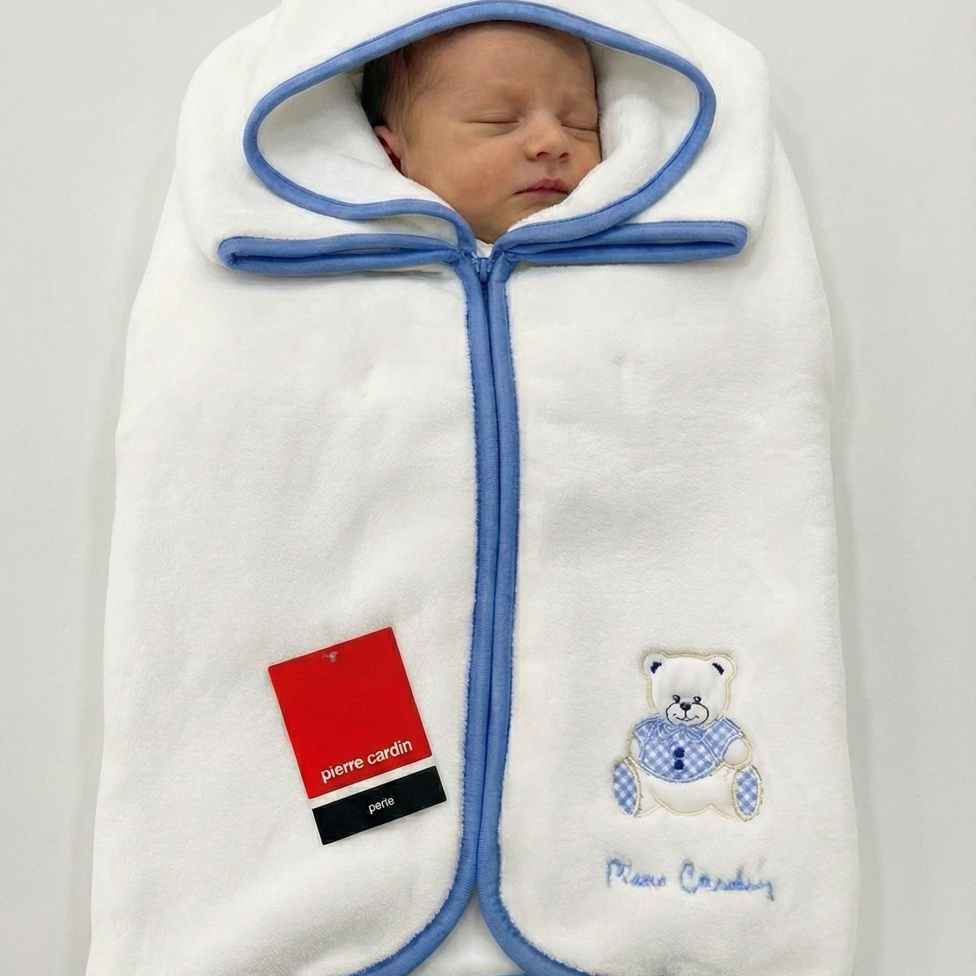 Nid d’ange Pierre Cardin