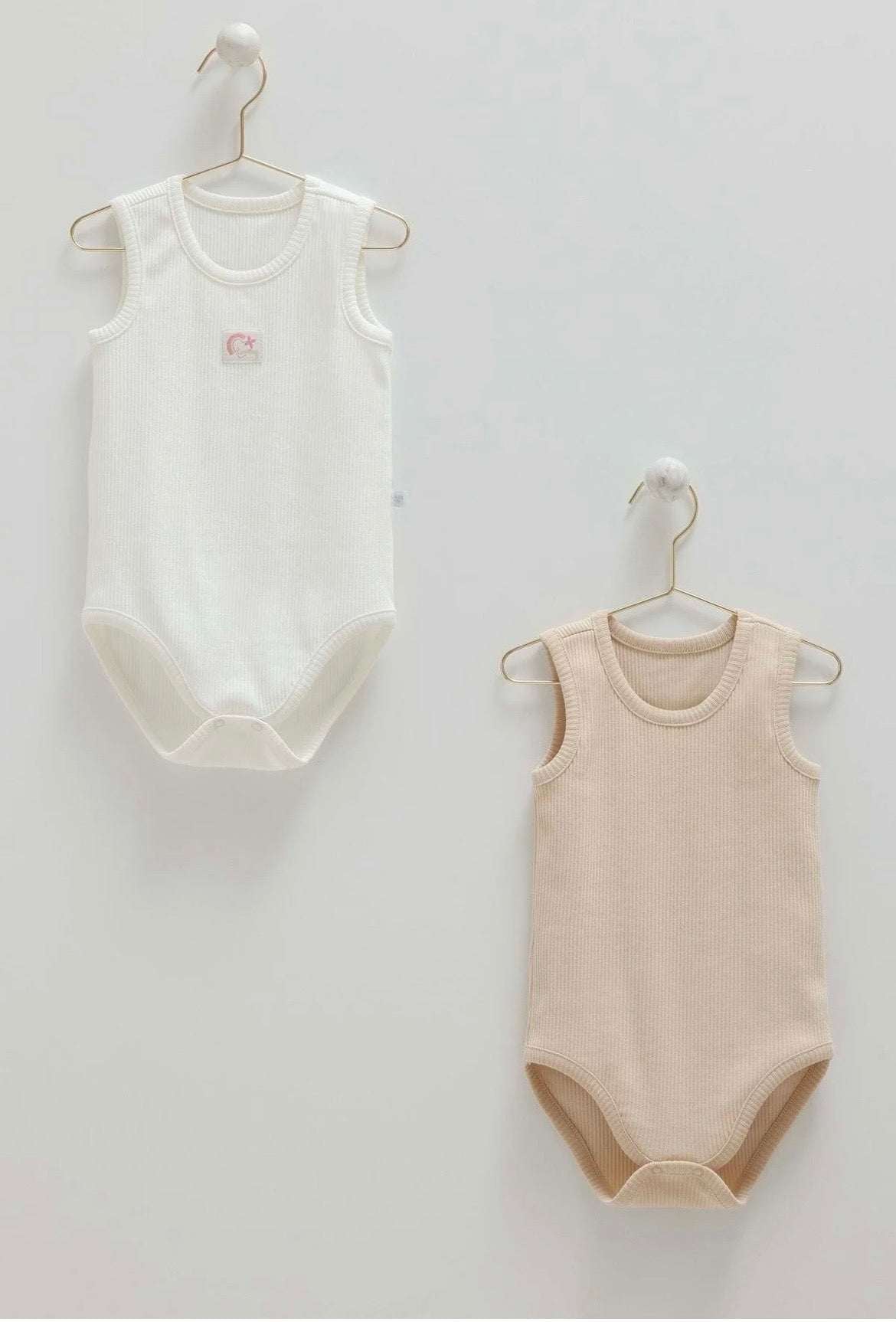 Lot de 2 bodies bébé sans manches