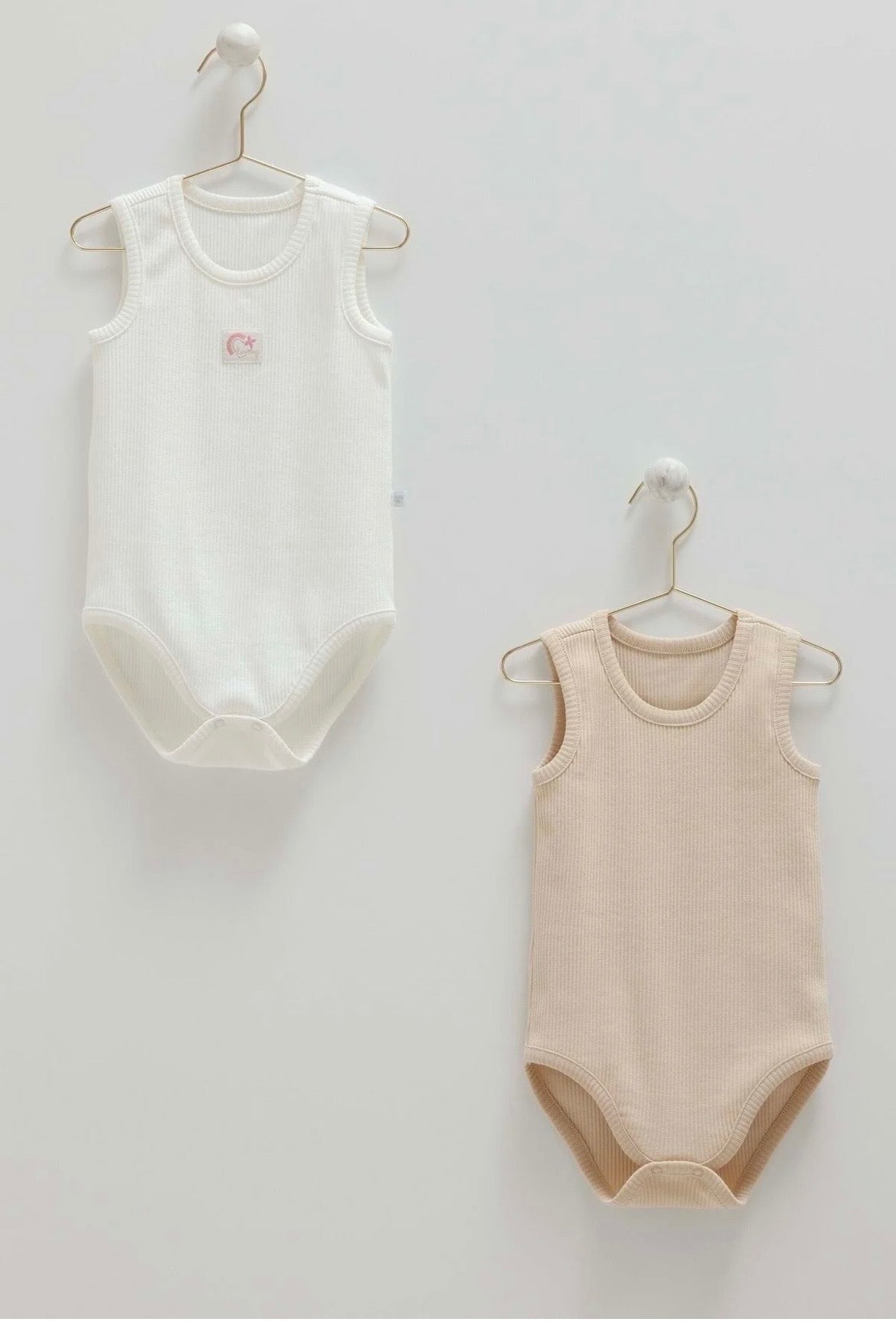 Lot de 2 bodies bébé sans manches