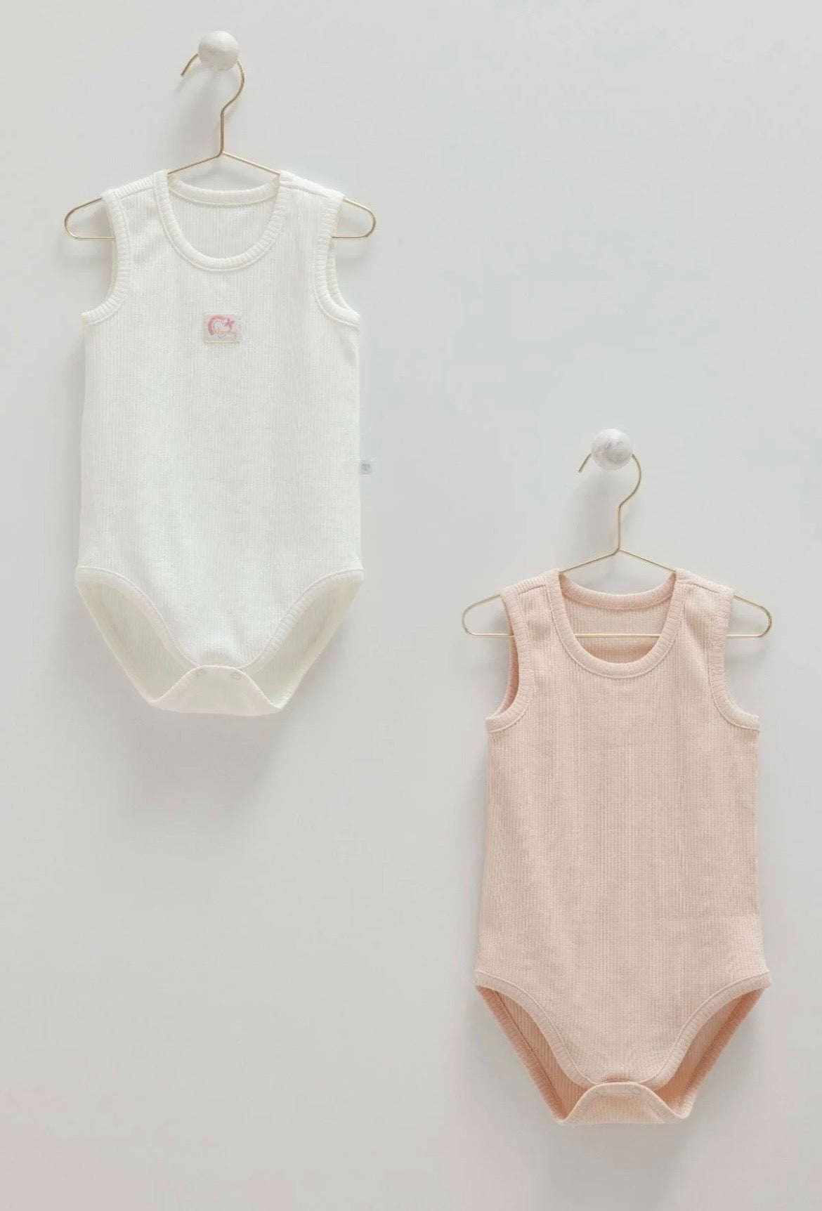 Lot de 2 bodies bébé sans manches