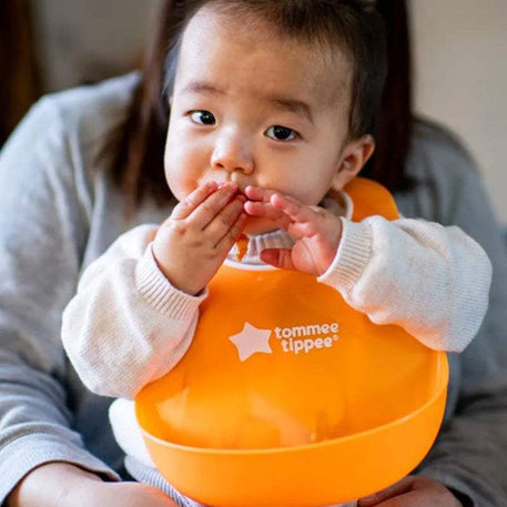 bavoir-tommee-tippee-avec-fermoir-reglable-orange-babyboss-ma-tommee-tippee-pour-bebe-maroc-2 - Babyboss.ma -bebe-maroc