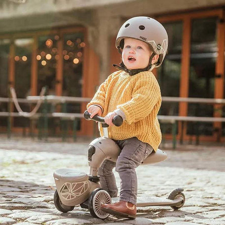 Scoot And Ride Trottinette 2en1 Highwaykick 1 Lifestyle - Brown Lines - Scoot And Ride - Trottinettes Evolutives pour bébé Maroc -www.babyboss.ma