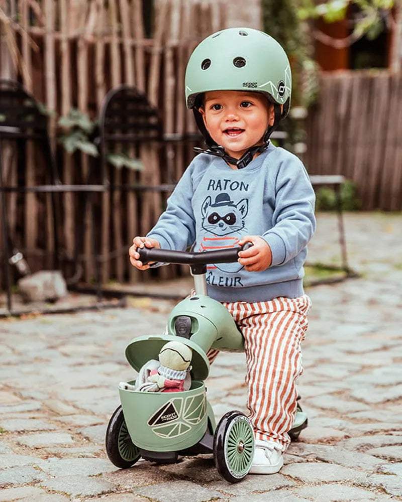 Scoot And Ride Trottinette 2en1 Highwaykick 1 Lifestyle - Green Lines - Scoot And Ride - Trottinettes Evolutives pour bébé Maroc -www.babyboss.ma