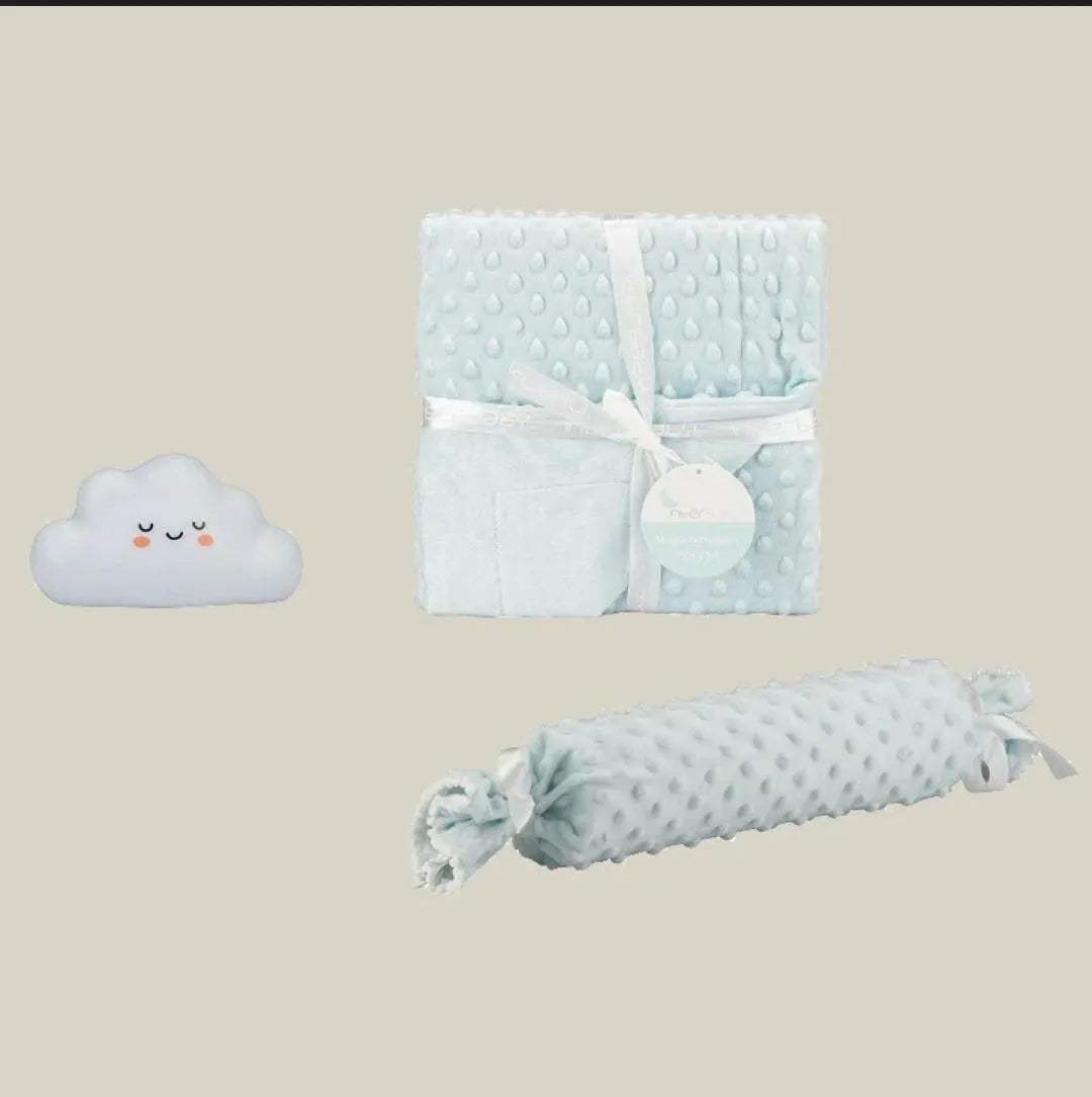 Coffret cadeau bébé, couverture vert ,coussin Carmelo et veilleuse - Interbaby - pour bébé Maroc -www.babyboss.ma