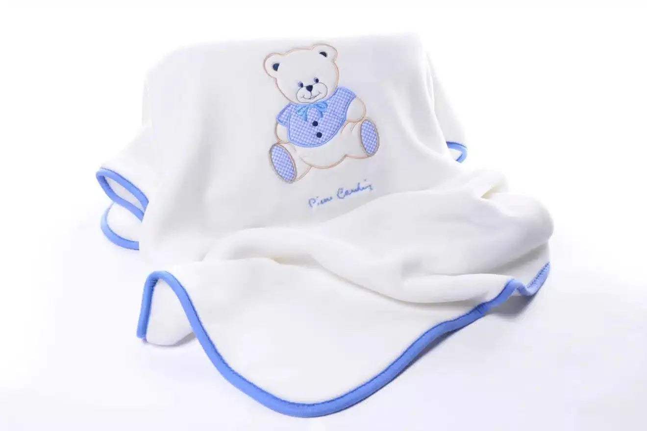pierre-cardin-couverture-ours-bleu-110x140cm-babyboss-ma-pierre-cardin-pour-bebe-maroc-2 - Babyboss.ma -bebe-maroc